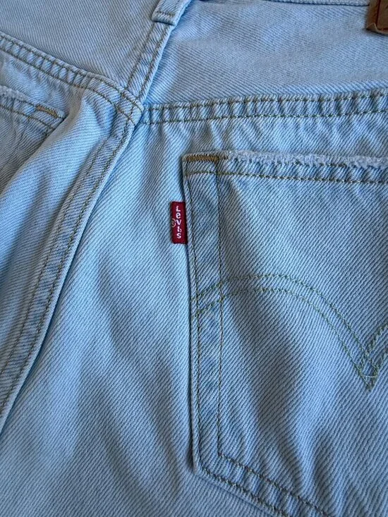 Levi's 501 Light Wash Button Fly Raw Hem Denim Jean Shorts Size 29 Waist / Size - Picture 5 of 7